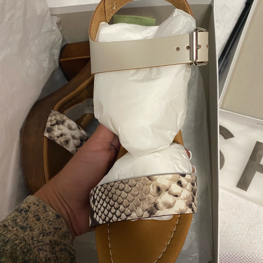 Chunky heel, snake skin print